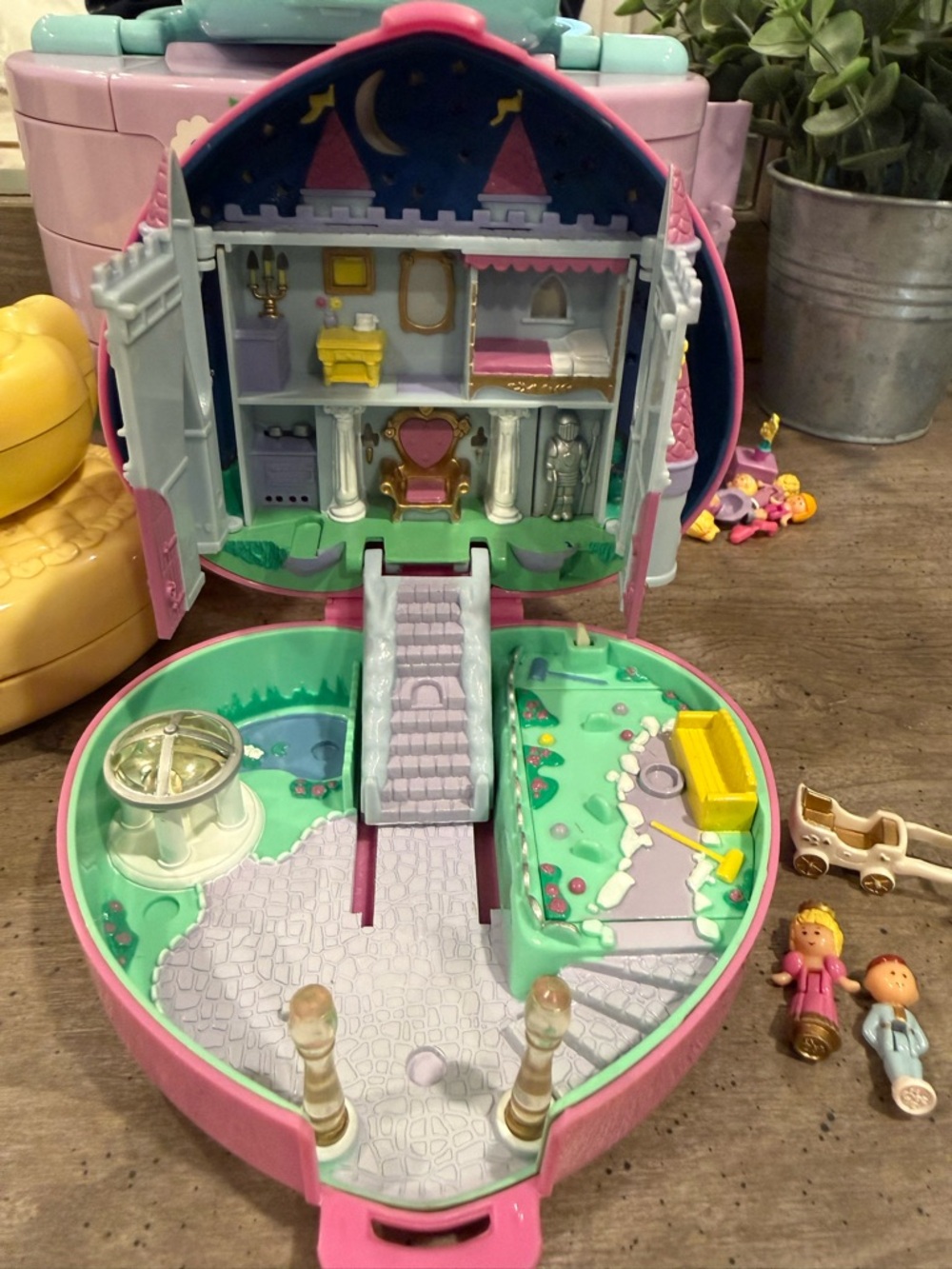 Polly pocket  Castle Playset